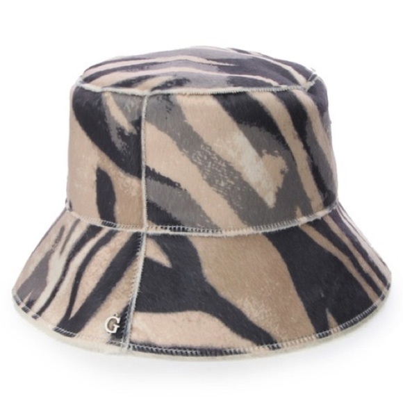 Guess Accessories - New GUESS Faux fur hat